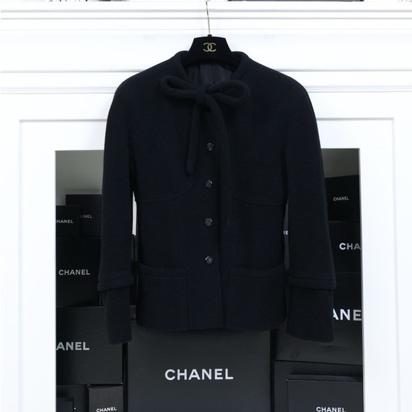 ❌SOLD❌Vintage Chanel bow tie jacket - Picture 2 of 10